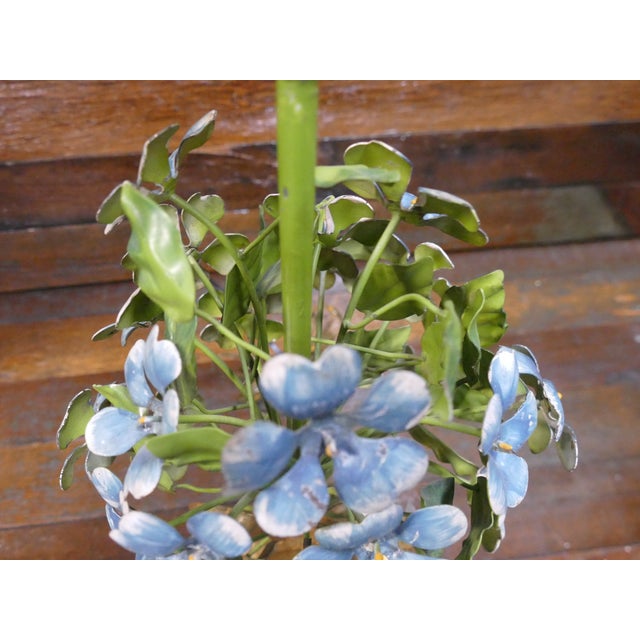 Wood Vintage Italian Tole Hydrangea Table Lamp 1960s Gilt Floral Wood Base For Sale - Image 7 of 10