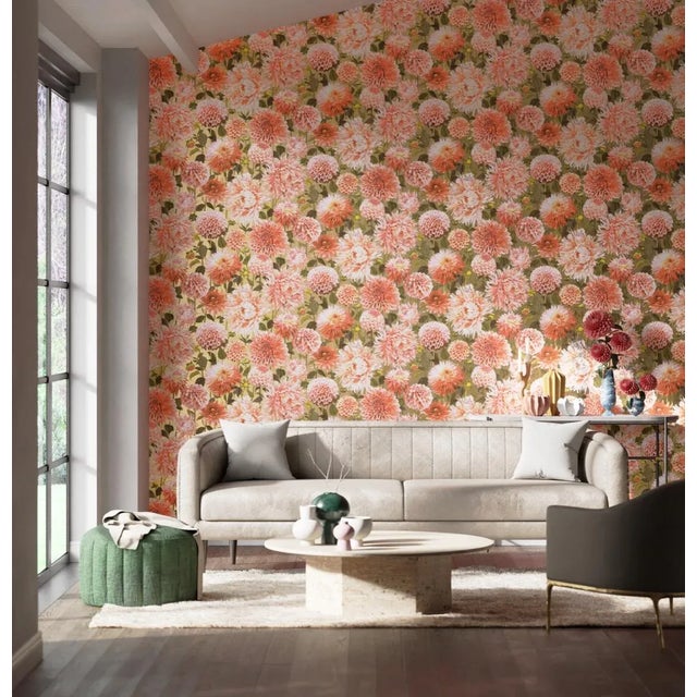 A stunningly detailed display this hand painted design is definitely best in show! Subtle variations of colour highlight...
