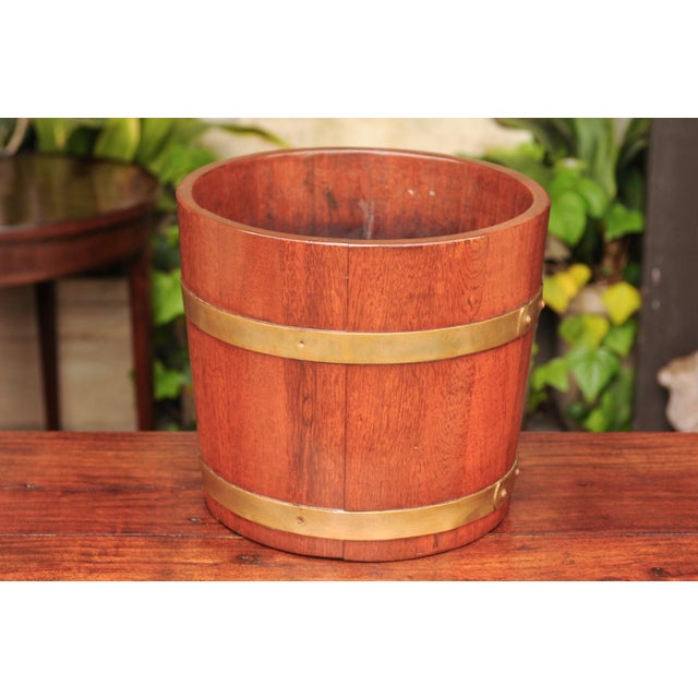 English English Edwardian Oak Bucket with Brass Braces by R.A Lister & Co., Circa 1900 For Sale - Image 3 of 10