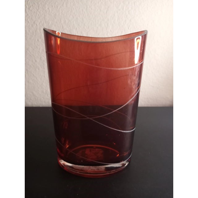 Contemporary Mid-Century Modern Amber Glass Striped Decorative Vase For Sale - Image 3 of 5