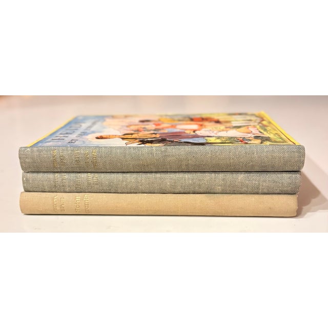 1950’s French Language Edition of Johanna Spyri’s Classic Heidi Series- Set of 3 For Sale - Image 9 of 18