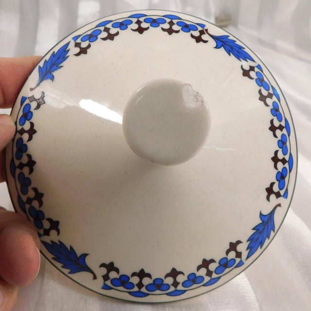 Ceramic 1980s Nueve San Isidro White Coffee Pot With Blue Floral Desgn For Sale - Image 7 of 8