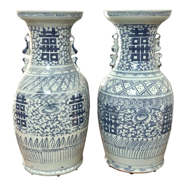 Late 19th Century Pair of Mid-Qing Dynasty Chinese Double Happiness Vases For Sale