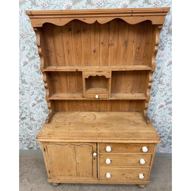Antique English Two-Part Buffet in Pine, 1890s For Sale - Image 6 of 18
