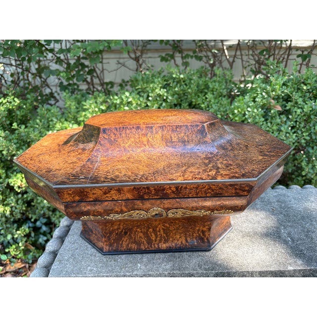 19th Century 19th Century English Georgian Burlwood Wig Box For Sale - Image 5 of 12