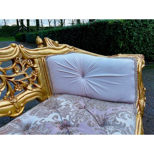 20th-Century Gilded Beech Louis XVI Settee, Pink Damask For Sale - Image 9 of 12