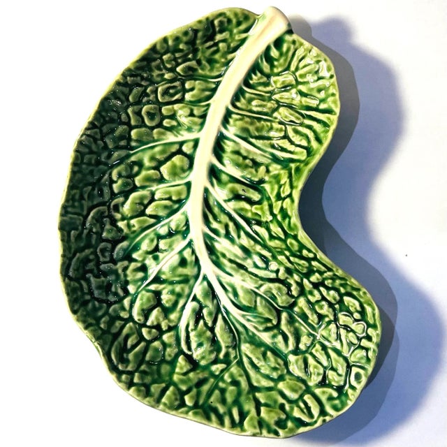 Bordallo Pinheiro Green Cabbage Ware Crescent Shaped Salad Plate - Vintage For Sale - Image 6 of 9