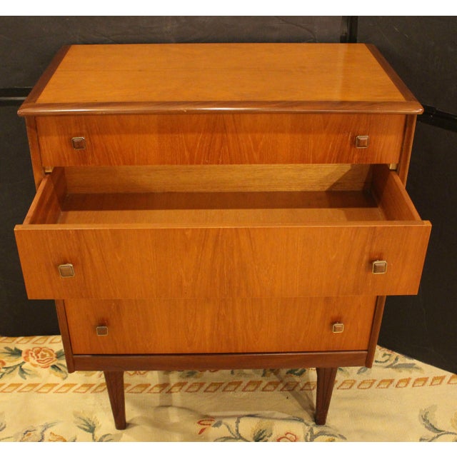 Circa 1960s Mid Century Modern English Chest of Drawers by Homeworthy For Sale In Raleigh - Image 6 of 15