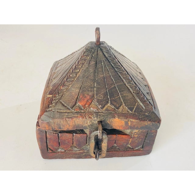 19th Century African Hand Carved Wooden Powder Box in Brown Color For Sale - Image 11 of 13