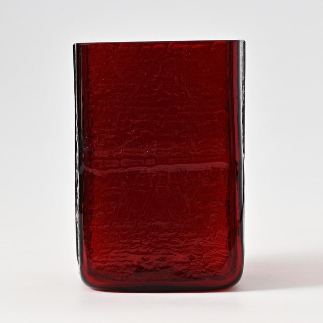 Swedish Red Glass Vase by Christer Sjögren for Lindshammar, 1960s For Sale - Image 4 of 12