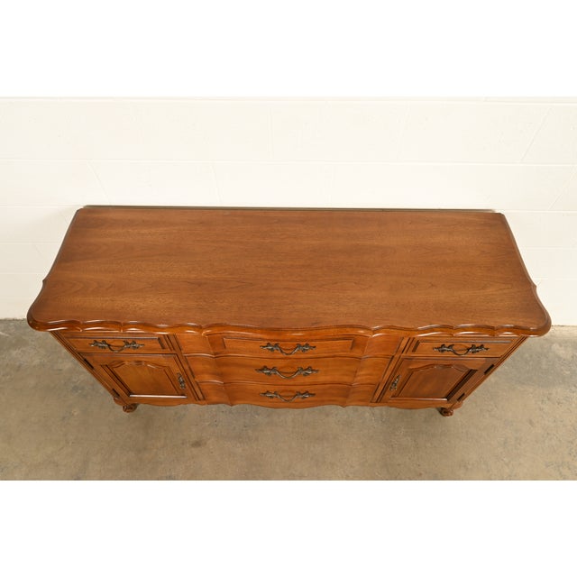 Thomasville French Provincial Louis XV Carved Walnut Sideboard Credenza, Circa 1970s For Sale - Image 13 of 16