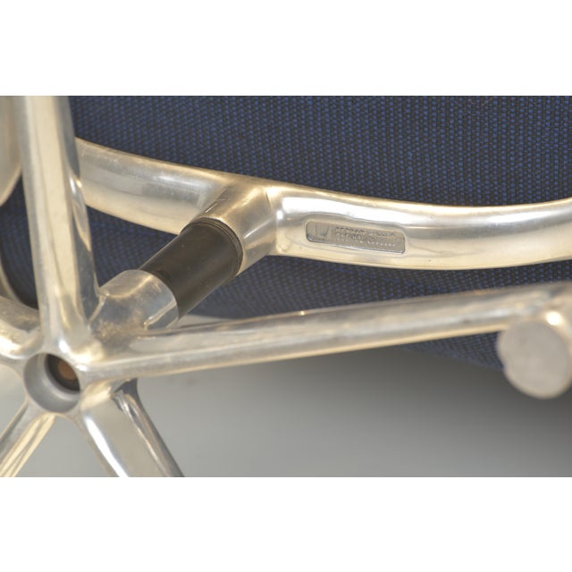 EA 208 Softpad Aluchair by Charles and Ray Eames for Herman Miller, 1970s For Sale - Image 9 of 15