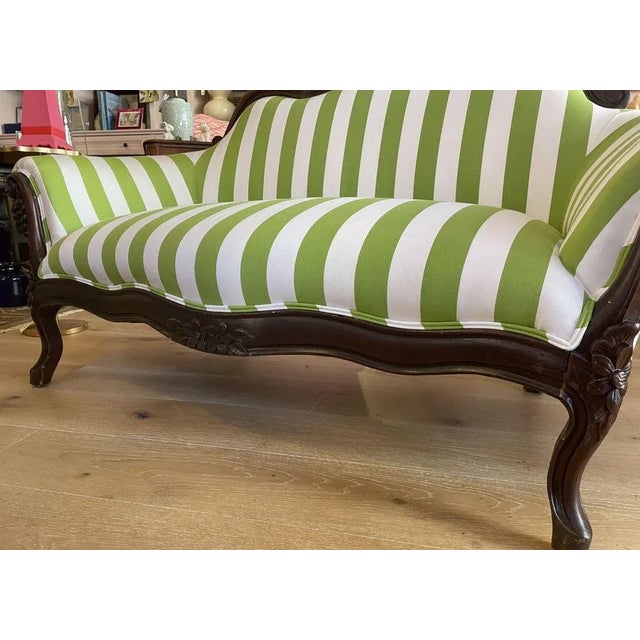 1910s Victorian Settee Reupholstered in Green and White Italian Sunbrella For Sale - Image 4 of 6