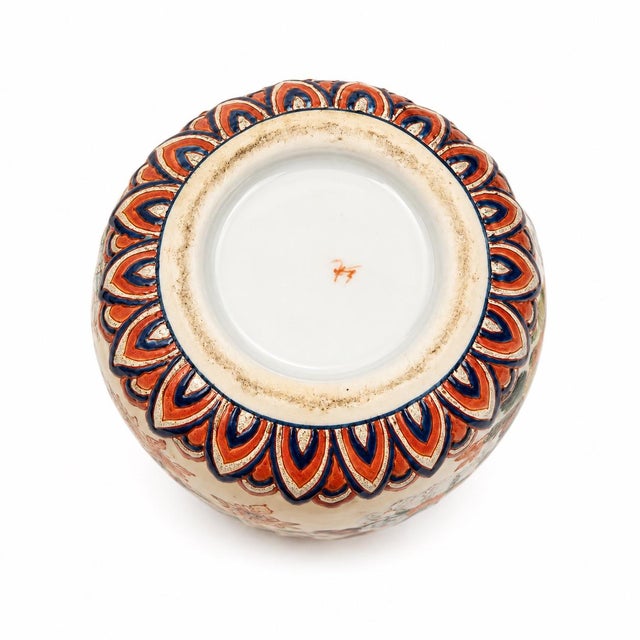 Antique Japanese Imari Porcelain Vase, Meiji/Taishō Era, Circa 1900 For Sale - Image 9 of 9