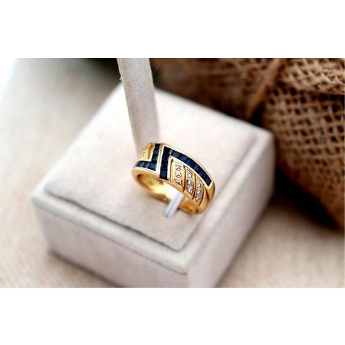 Metal Gold Ring with Diamonds in Brilliant Cut For Sale - Image 7 of 7
