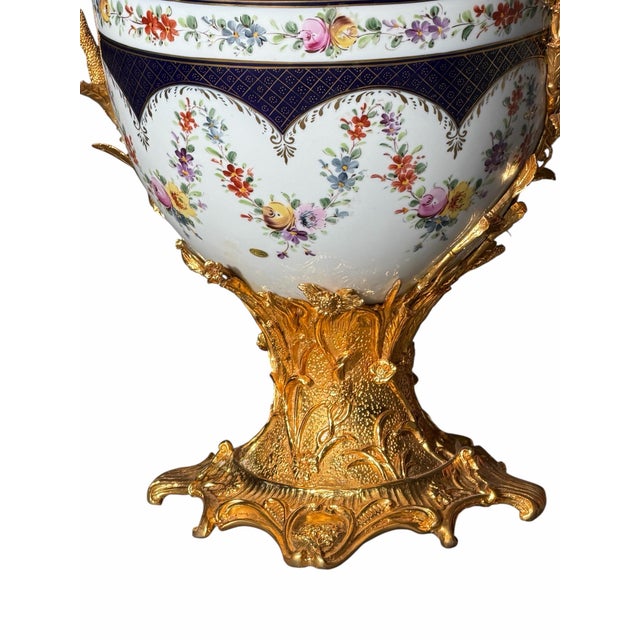 French 1980s Large 32" French Style Porcelain Egg Jar With Gilt Ormolu Mounts For Sale - Image 3 of 11