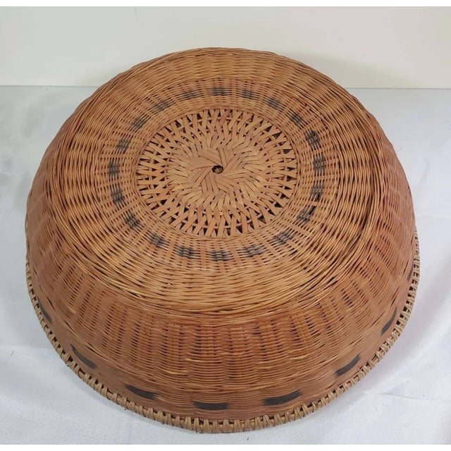A museum-quality hand-woven basket tray made by the Ye'kuana people of the Venezuelan Amazon, one of the most celebrated...