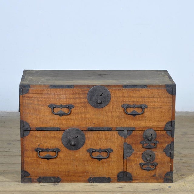Japanese Tansu Chest of Drawers, 1890s For Sale - Image 3 of 17