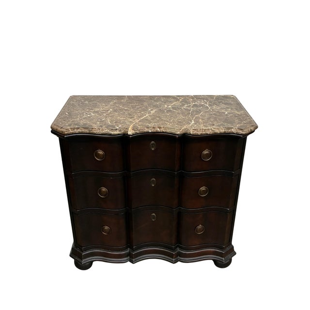 French Pair of Hickory Chair French Louis XV Style Serpentine Marble-Top Commodes For Sale - Image 3 of 10