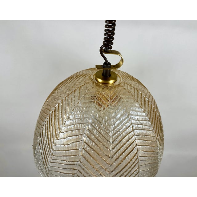 Vintage Mid-Century German Pendant Lamp with Brass & Textured Ombre Glass Shade from Peil Putzler, 1960s For Sale - Image 4 of 8