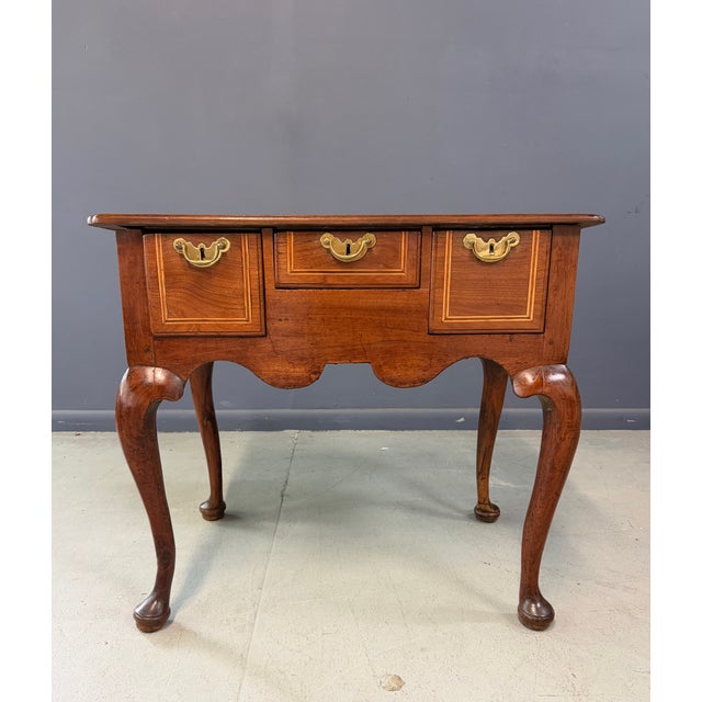George III Walnut Lowboy Dressing Table, English C. 1770 With Boxwood Stringing For Sale - Image 4 of 14