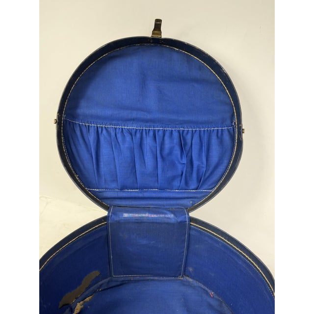 Antique Hat Box in Blue-Lined Cardboard and Leather, 1890s For Sale - Image 13 of 16