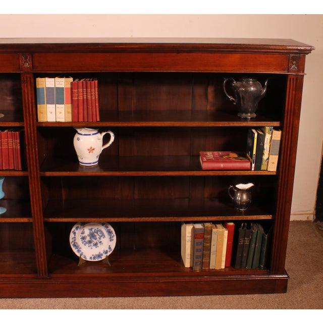 Exquisite and rare large open mahogany bookcase from the 19th century, English style. A beautiful and very rare model...
