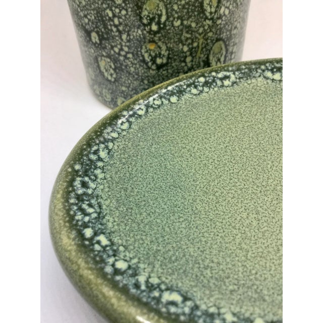 1960s Mid-Century Modern Green Speckle Brush Holder Trinket Tray Vanity Set - Set of 2 For Sale - Image 10 of 11