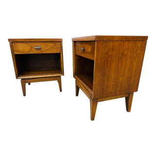 Mid-Century Modern Walnut Nightstands - Set of 2 For Sale