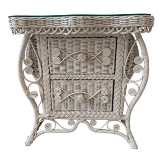 1980s Coastal Style Fiddlehead Wicker White Peacock Side Table Nightstand Two-Drawers For Sale