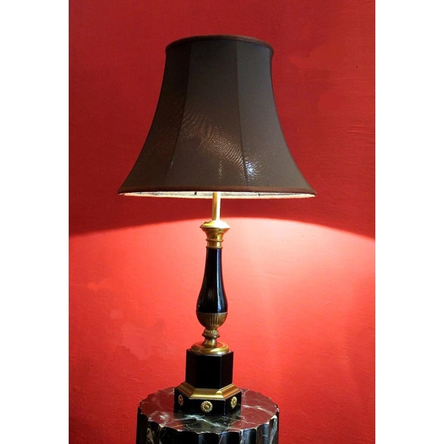 20th Century French Black Enamel Tole and Gilt Bronze Table Lamps with Silk Shade, Set of 2 For Sale - Image 12 of 18