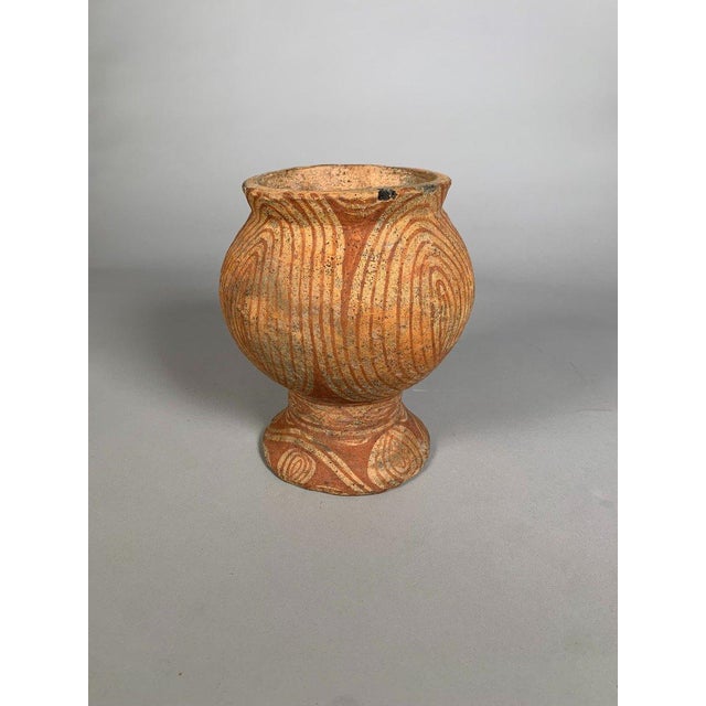 Globular terracotta vases on feet from Ban Chiang . Curvilinear ochre decoration on beige slip . Thailand. Ban Chiang...