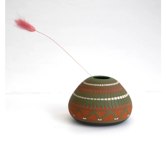 Vintage Navajo Pottery Ceramic Vase with Glazing from Tanya & Garrett Bennett, 1970s For Sale - Image 9 of 10