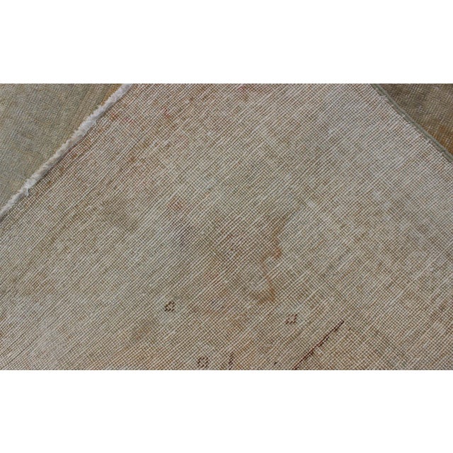 Vintage Turkish Oushak Rug in Faded Gold and Soft Gray With Subtle Medallion 3′6″ × 5′9″ For Sale In Atlanta - Image 6 of 7