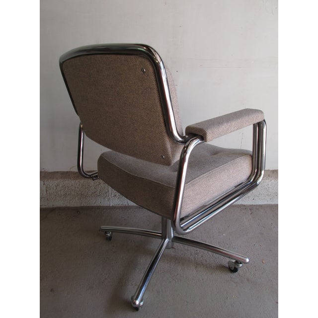 1970s Modernist Style Swivel Armchairs by Metalstand Inc., Philadelphia, 1970s, a Pair For Sale - Image 5 of 12