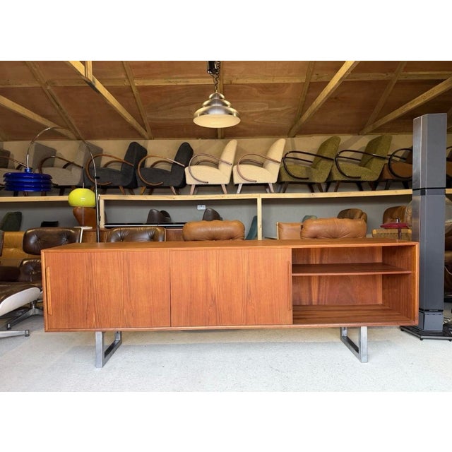 Long Danish Sideboard in Teak For Sale - Image 4 of 18