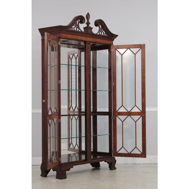 2000 - 2009 Henkel Harris Mahogany Chippendale Style Display Cabinet For Sale - Image 5 of 13