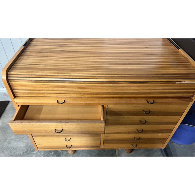 1960s Walnut Rolltop Secretary Desk Model 804 by Gianfraco Frattini for Bernini, Italy For Sale - Image 9 of 11