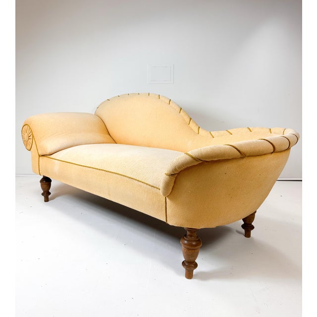 Early 20th Century Swedish Chaise Lounge. Turned Beech wood legs.
