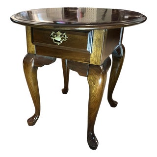 Late 20th Century Kincaid Queen Anne French Country Solid Wood Oval Side Accent End Table Drawer Dark Brown For Sale