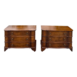 Pair of English Georgian Chippendale Style Serpentine Front 3-Drawer Nightstands