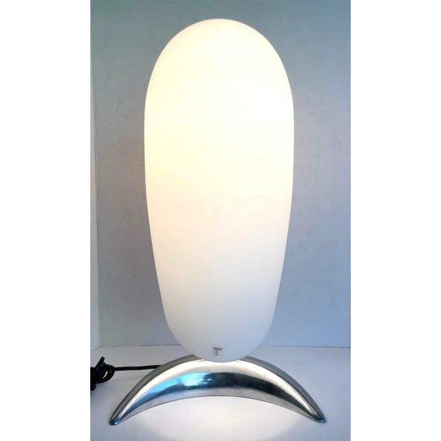 Here is an incredible Vetri Murano Glass table lamp with a modern shape and gorgeous design. The glass shade appears to be...