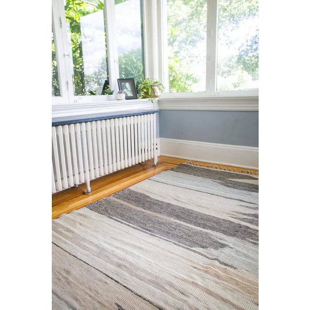 Contemporary Hand-Woven Moroccan Wool Kilim Rug For Sale - Image 3 of 11