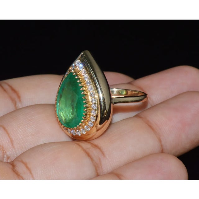 GIA Certified Natural 6.46CTS VS F Diamond Emerald 18K Solid Gold Halo Domed Ring, size 7 For Sale In Dallas - Image 6 of 10