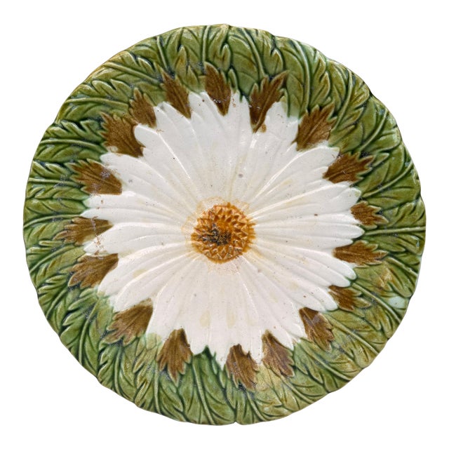 French Majolica Daisy Plate Orchies, Circa 1890 For Sale