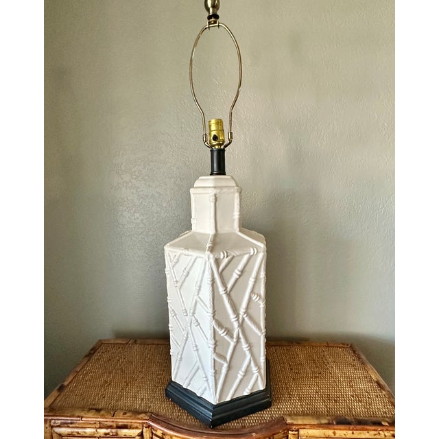Vintage Hollywood Regency White Ceramic Hexagonal Bamboo Relief Table Lamp For Sale - Image 10 of 11