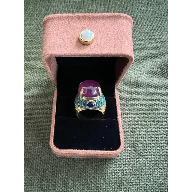 Bochic “Capri” Sapphire, Green Emerlad & Red Ruby Ring Set In 18K Gold & Silver For Sale - Image 4 of 12