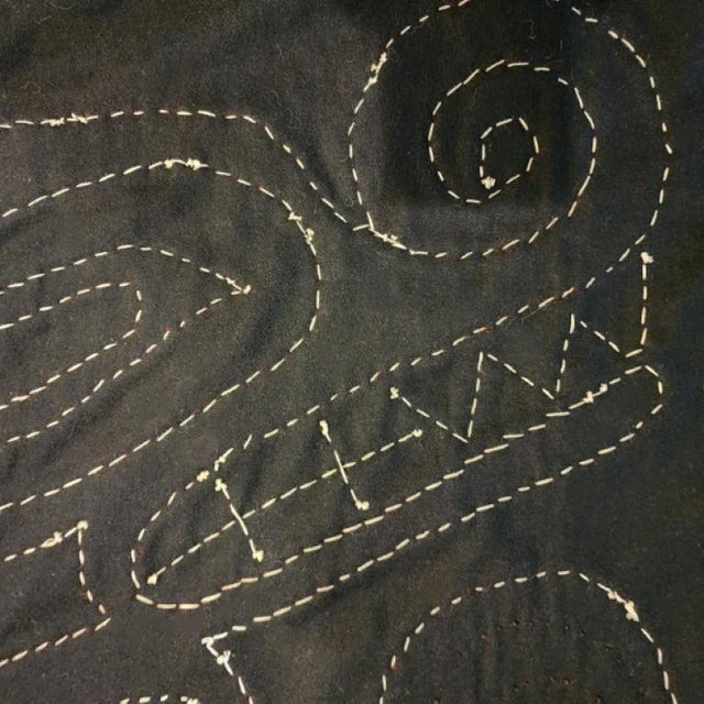 1920s Museum Exhibited 1920s Native American Child's Button Blanket | Northwest Coast Wolf Crest Regalia | Smithee Collection Nacre Wool Robe For Sale - Image 5 of 14