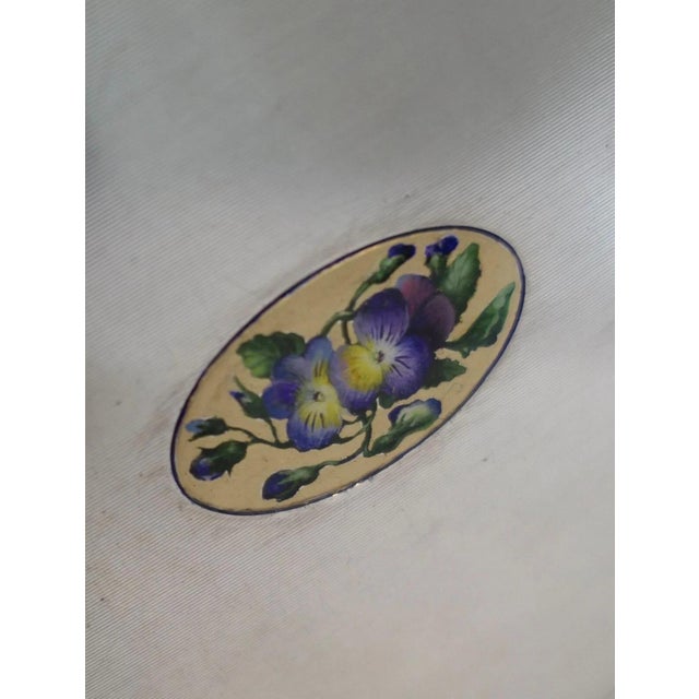 Early 20th Century Sterling Silver/Crystal Vanity Jar w/ Floral Medallion For Sale In New York - Image 6 of 9