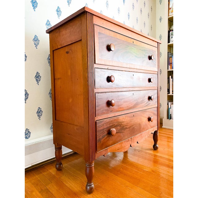 Early 19th Century Antique Early 1800s New England Neoclassical Cherry and Mahogany Chest of Drawers For Sale - Image 5 of 15